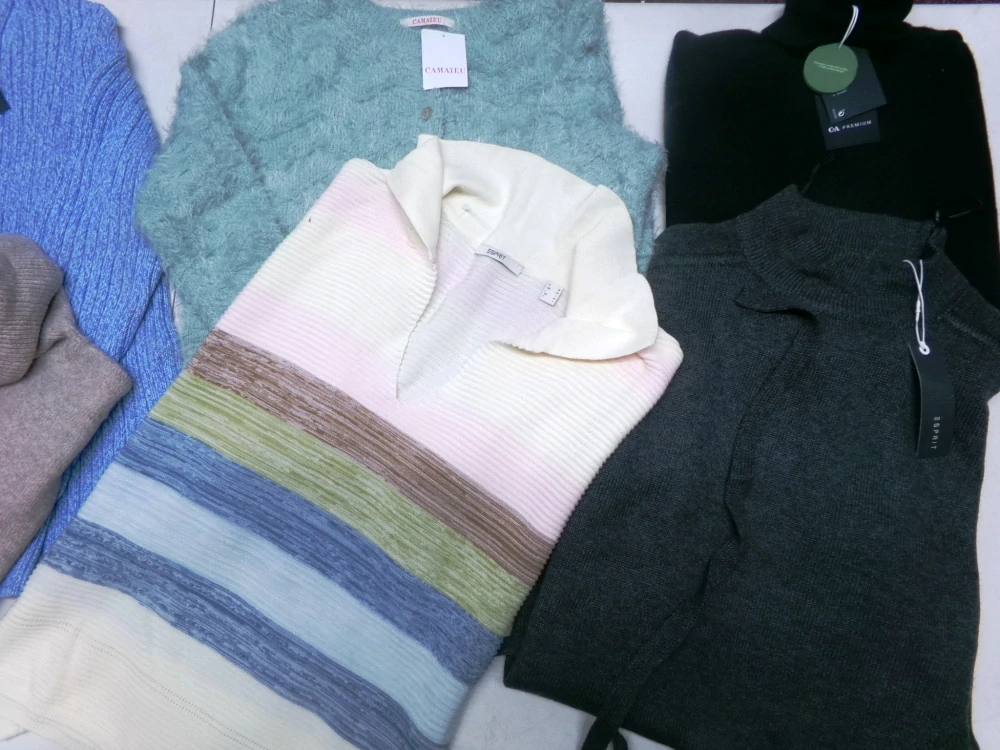 SVETRY DÁMSKÉ OUTLET 004