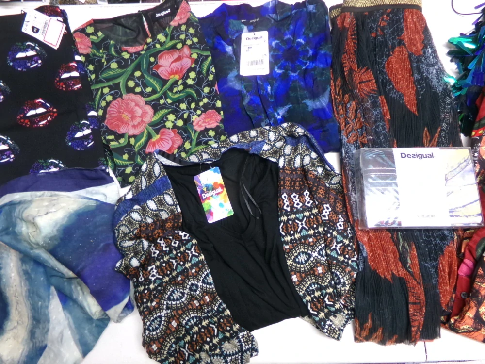 OUTLET DÁMSKÝ - DESIGUAL 000