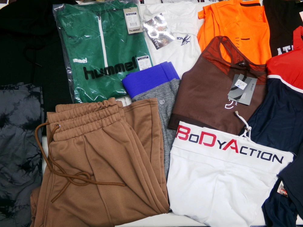 SPORTOVNÍ OBLEČENÍ DOSPĚLÉ OUTLET 002