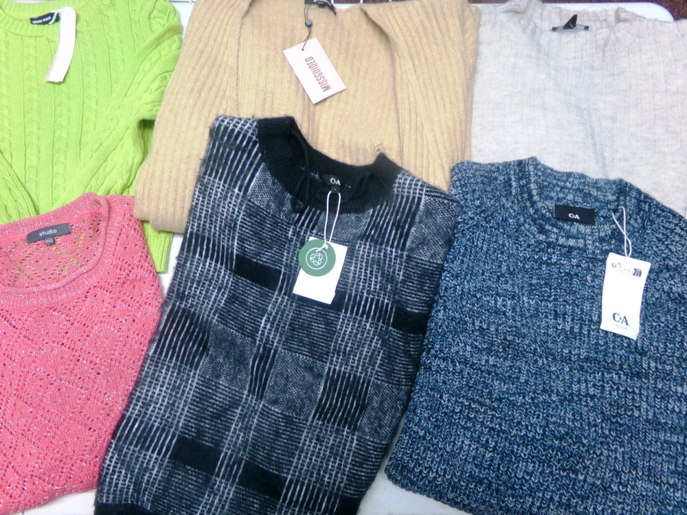 SVETRY DÁMSKÉ OUTLET 003
