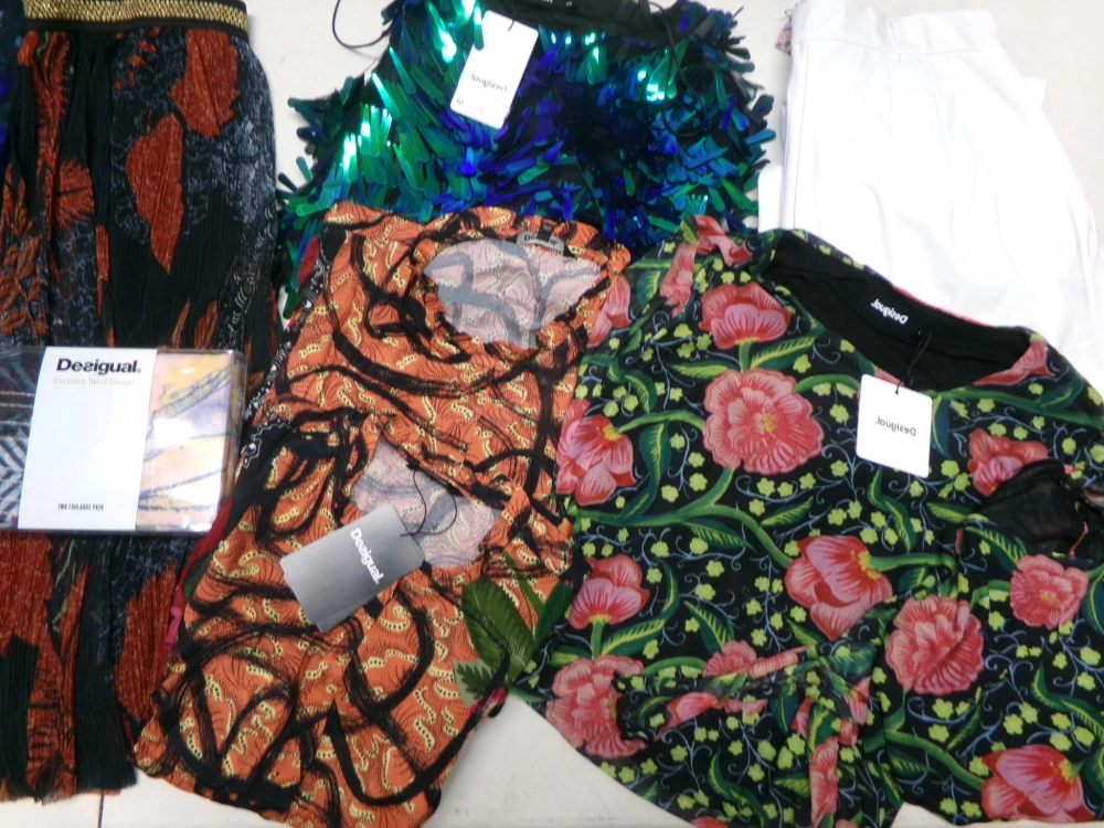 OUTLET DÁMSKÝ - DESIGUAL 000