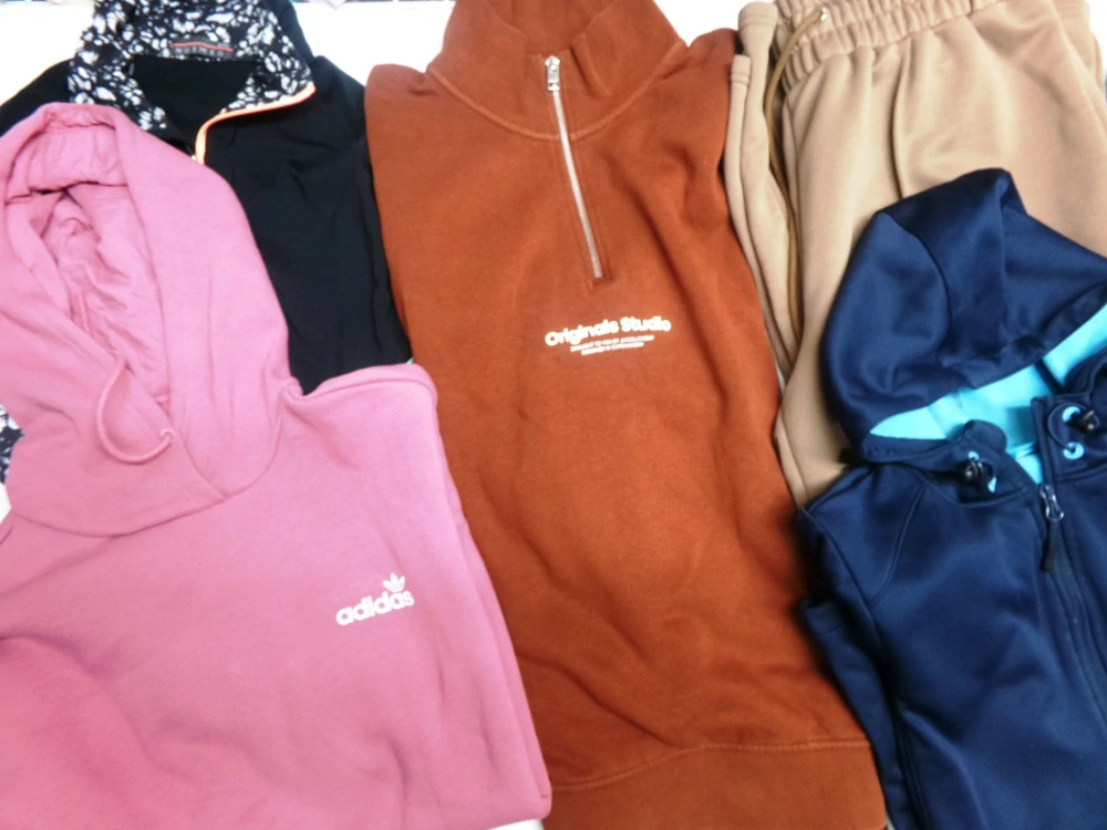 SPORTOVNÍ CREAM OBLEČENÍ DOSPĚLÉ 006