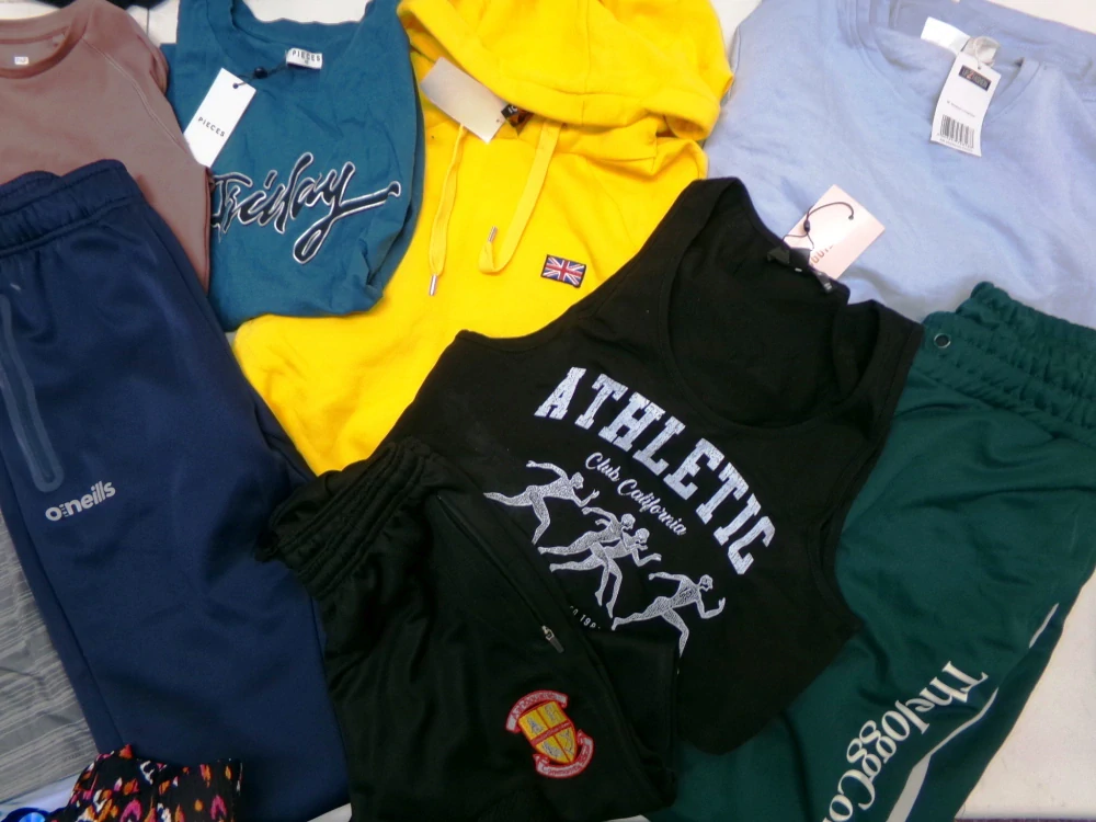 SPORTOVNÍ CREAM OBLEČENÍ DOSPĚLÉ 001