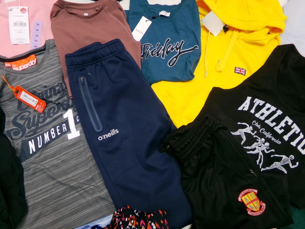 SPORTOVNÍ CREAM OBLEČENÍ DOSPĚLÉ 001