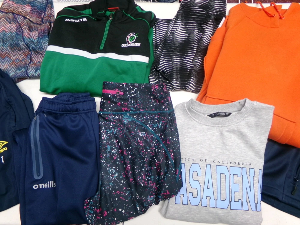 SPORTOVNÍ OBLEČENÍ DOSPĚLÉ CREAM 002