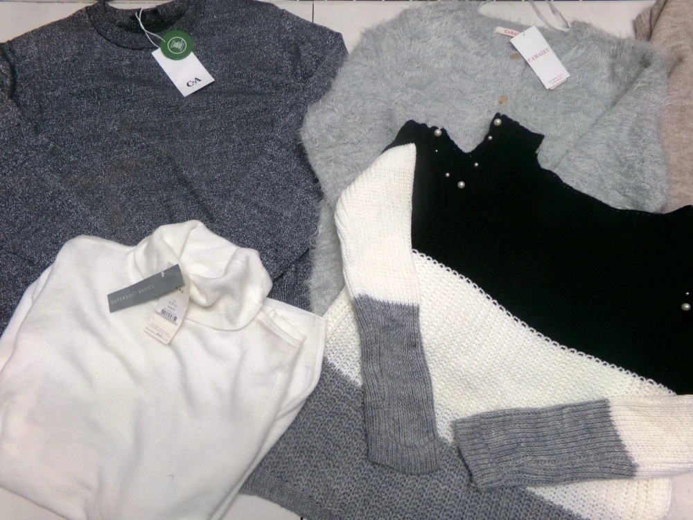 SVETRY DÁMSKÉ OUTLET 001