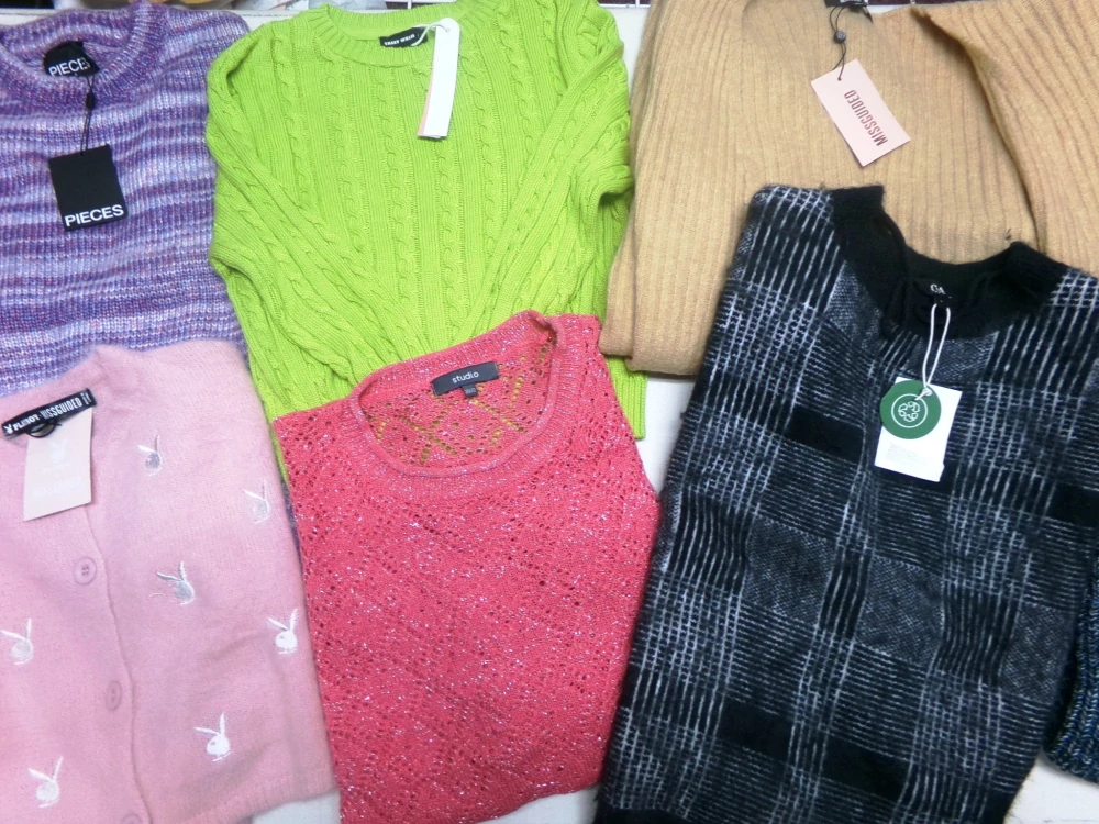 SVETRY DÁMSKÉ OUTLET 003