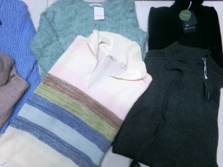 SVETRY DÁMSKÉ OUTLET 004